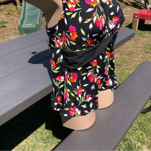 Lands End Women’s Plus Swimsuit Bathing Suit Tankini Top Bright Flowers 3X - 24W - Picture 5 of 7